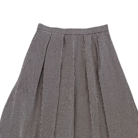 Beautiful pleated skirt - Picture 2 of 3